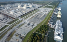 ��ȭ����ν����̽�, �۷ι� LNG ���� ��� ù ����